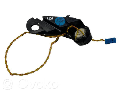 Skaļrunis (-i) priekšējās durvīs