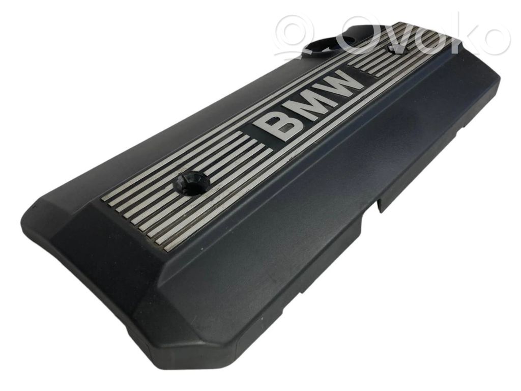 Dzinēja pārsegs (dekoratīva apdare)