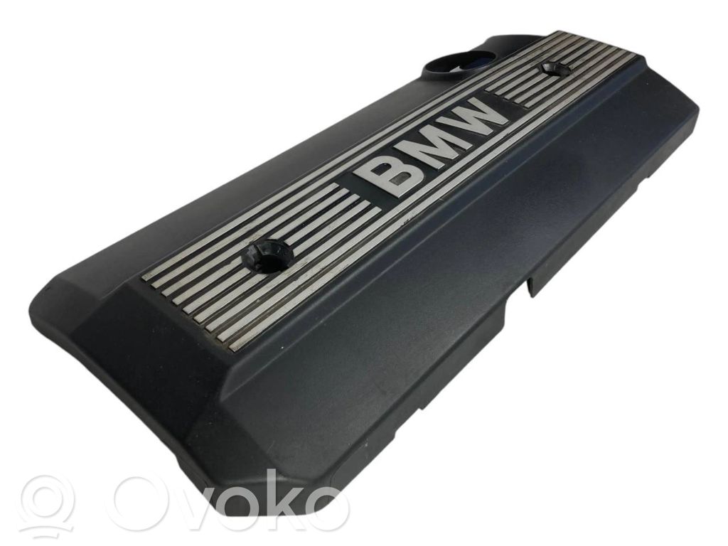 Engine cover (decorative trim)