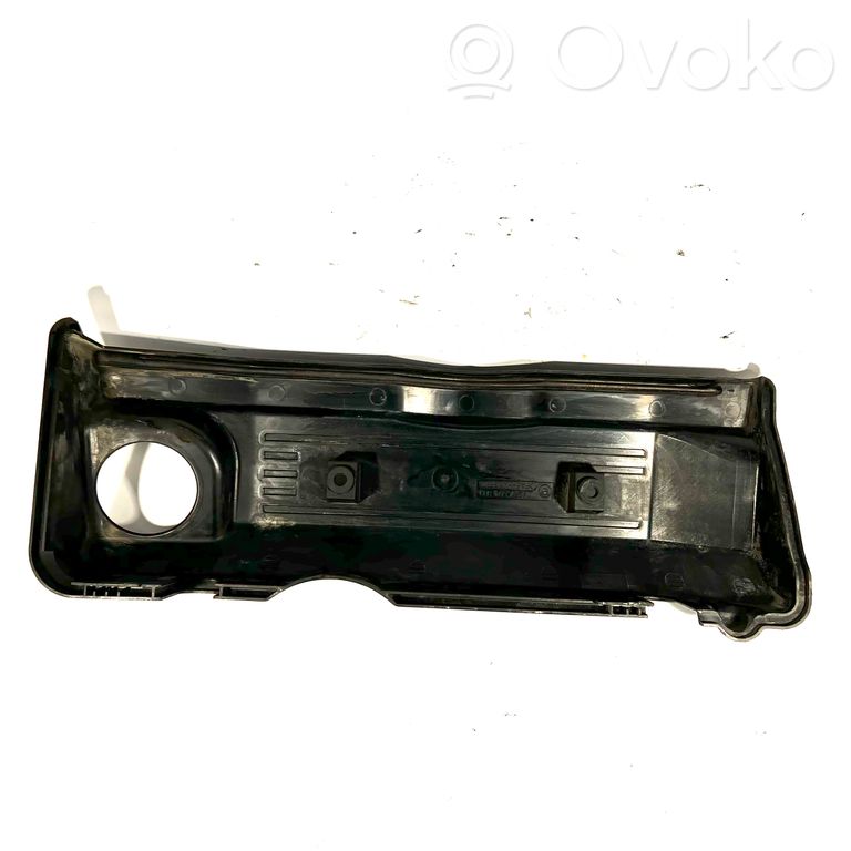 Dzinēja pārsegs (dekoratīva apdare)