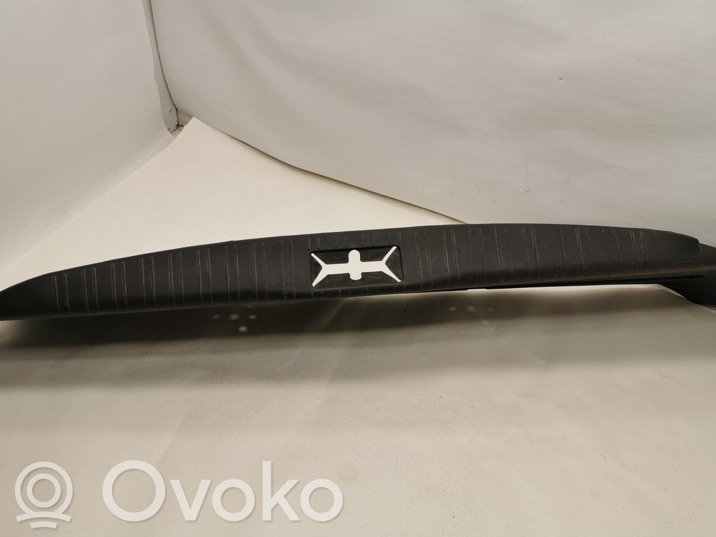 Bagāžnieka sliekšņa dekoratīvā apdare