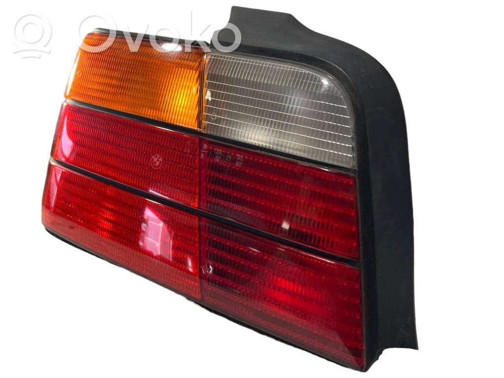 Aizmugurējais lukturis virsbūvē