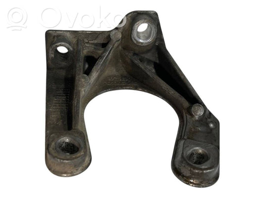 Priekšējā reduktora stiprinājums