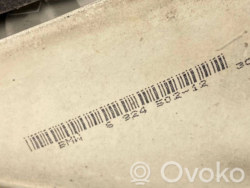 Aizmugurējais lukturis virsbūvē