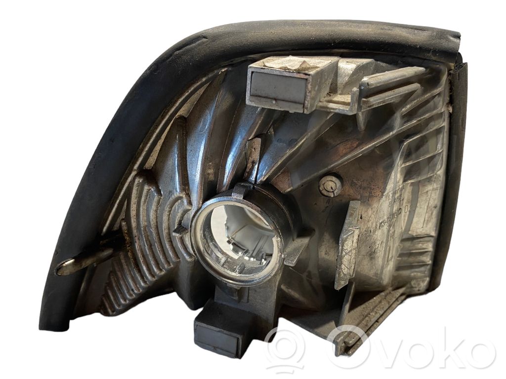 Передний поворотный свет