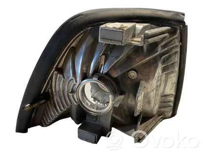 Передний поворотный свет