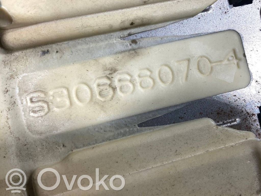 Stūres ass dekoratīvā apdare