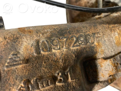 Aizmugurē riteņa rumbas vārpstas šarnīrs (stupica, capfa)