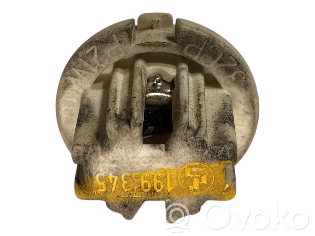 Aizmugures spuldzes vāka turētājs