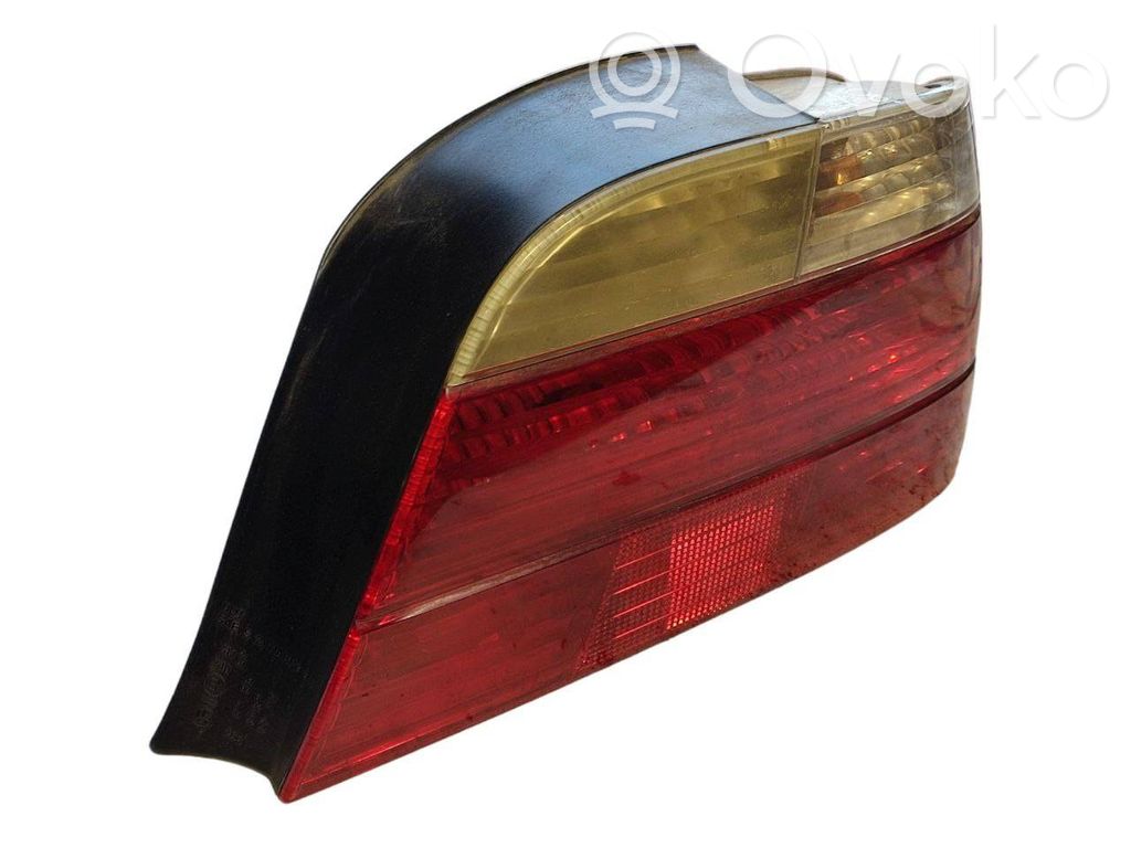 Aizmugurējais lukturis virsbūvē