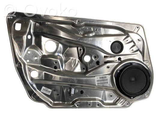 Skaļrunis (-i) priekšējās durvīs