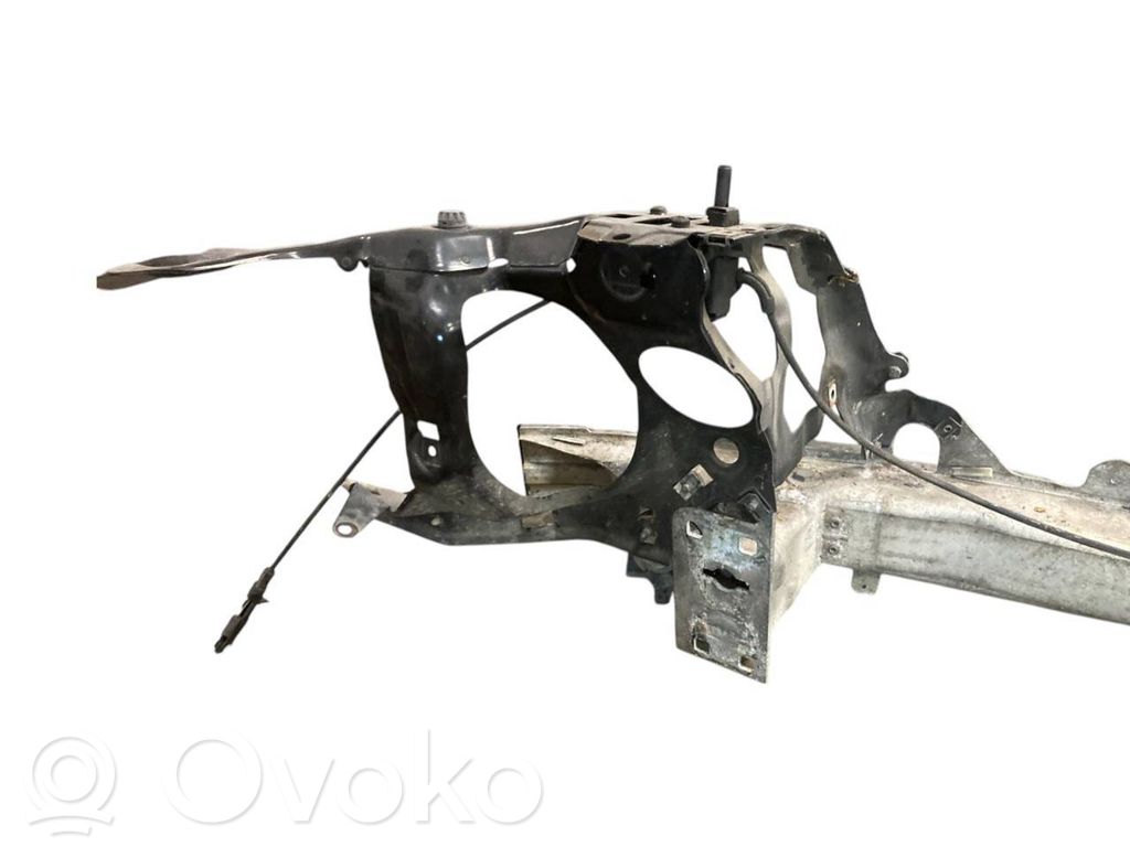 Priekšpusē bampera sija / balka