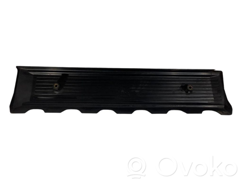 Engine cover (decorative trim)