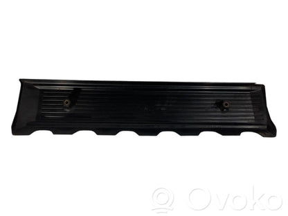 Engine cover (decorative trim)