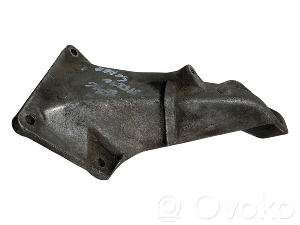 Engine mounting bracket