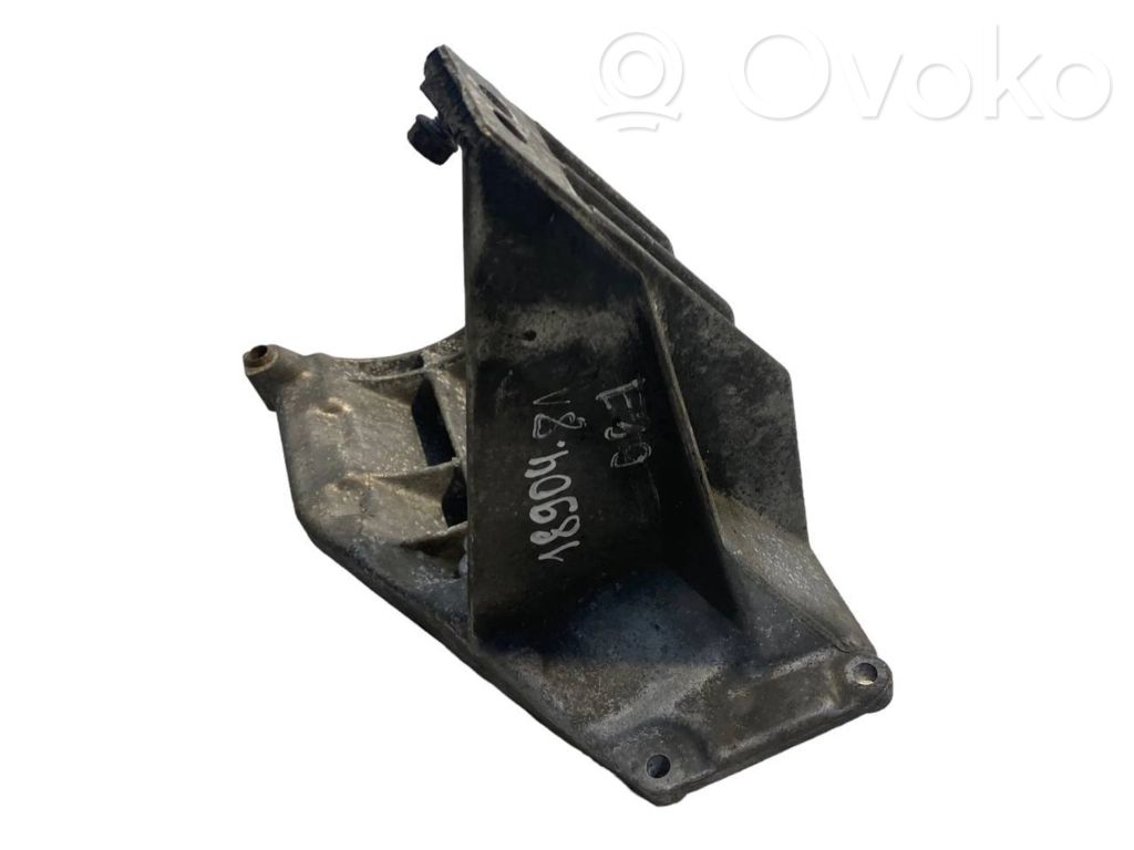 Dzinēja nostiprināšanas stiprinājums-kronšteins