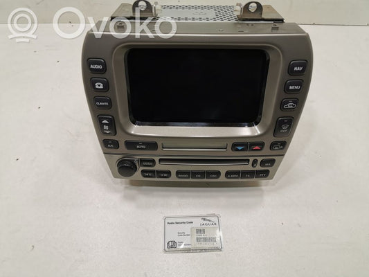 Radio / CD/DVD atskaņotājs / navigācija