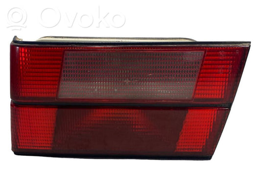 Задний фонарь на капоте