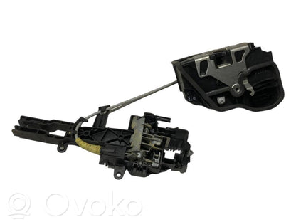 Priekšpusē slēdzene