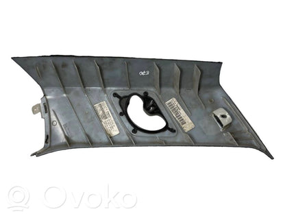 (C) statņa dekoratīvā apdare