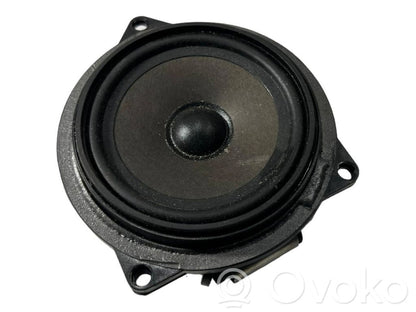 Speaker(s) in front door