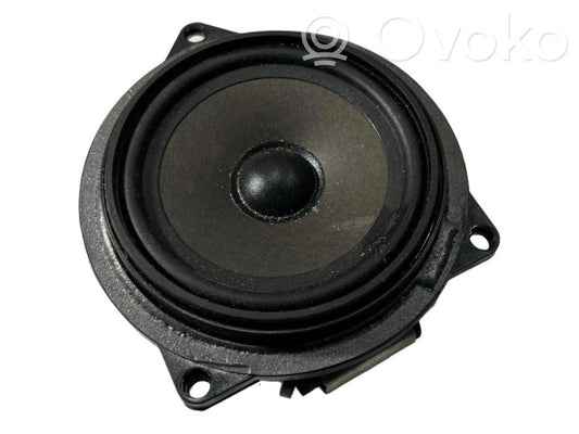 Speaker(s) in front door