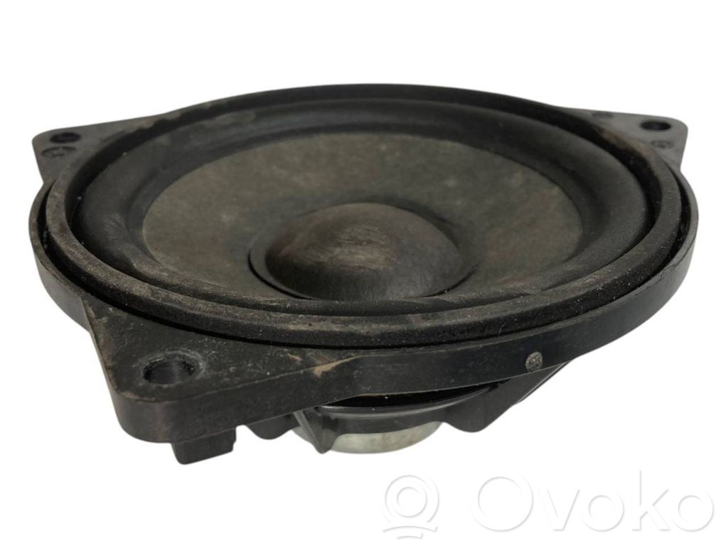 Skaļrunis priekšējā panelī