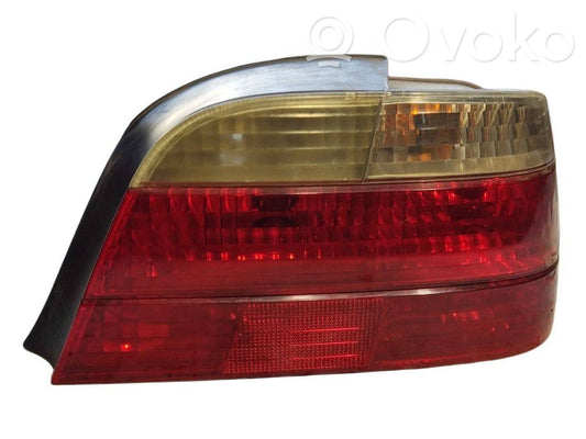 Задний фонарь в кузове