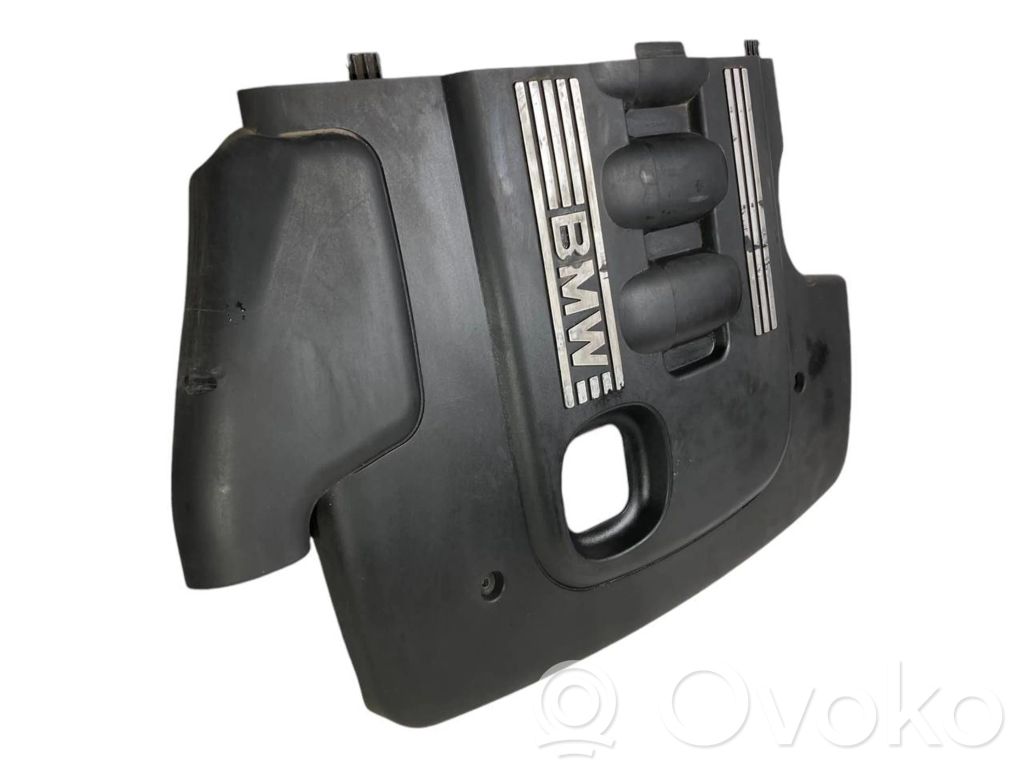 Dzinēja pārsegs (dekoratīva apdare)