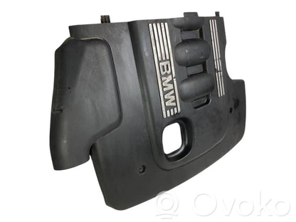 Dzinēja pārsegs (dekoratīva apdare)