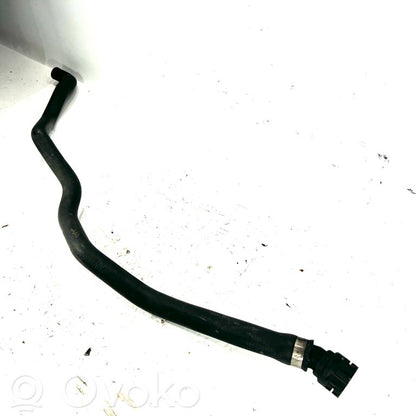 Caurulīte (-es) / šļūtene (-es)