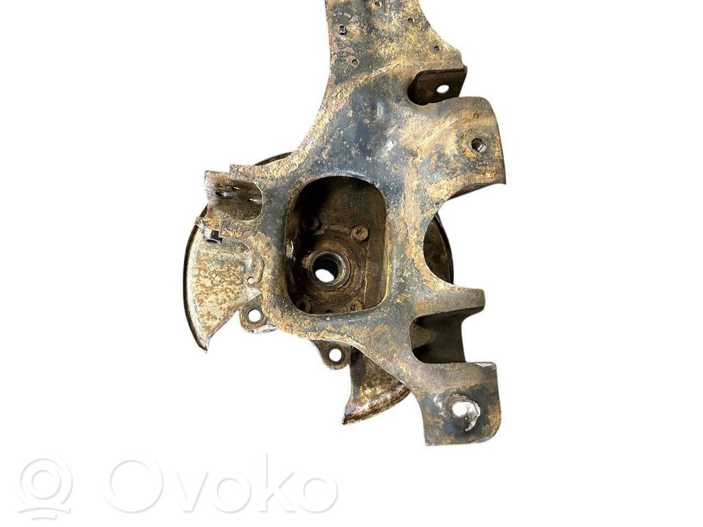 Aizmugurē riteņa rumbas vārpstas šarnīrs (stupica, capfa)