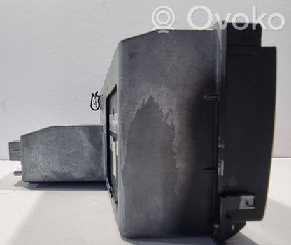 Radio / CD/DVD atskaņotājs / navigācija