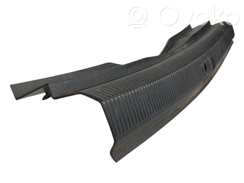 Bagāžnieka sliekšņa dekoratīvā apdare