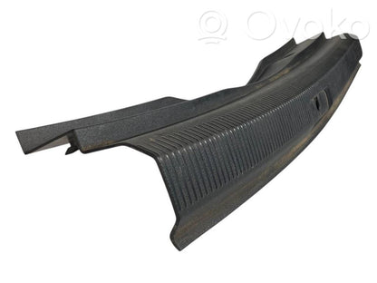 Bagāžnieka sliekšņa dekoratīvā apdare