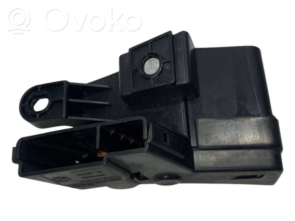 Vacuum air tank