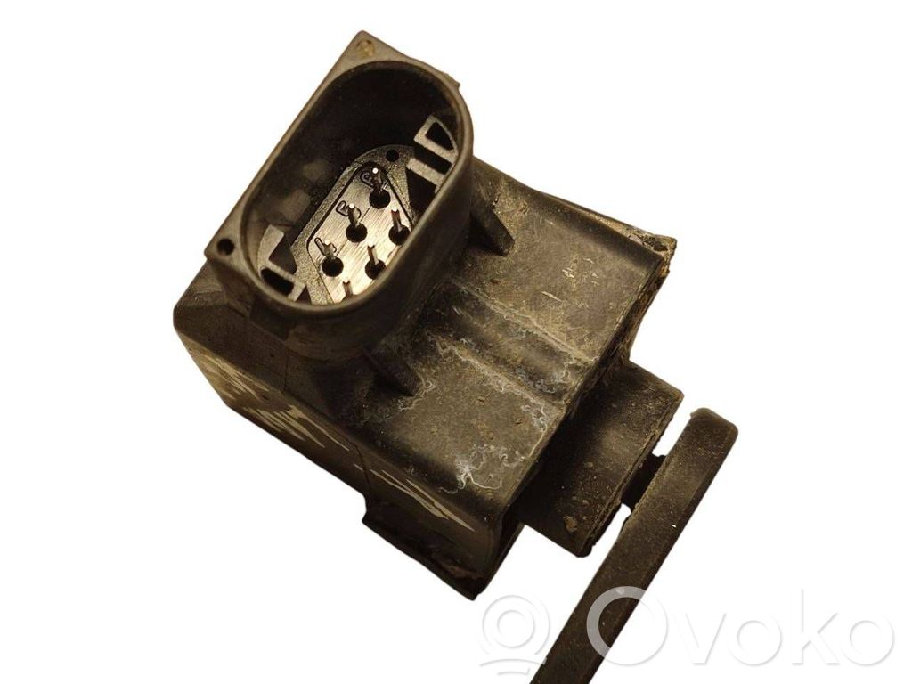 Priekšpusē augstuma sensora svira