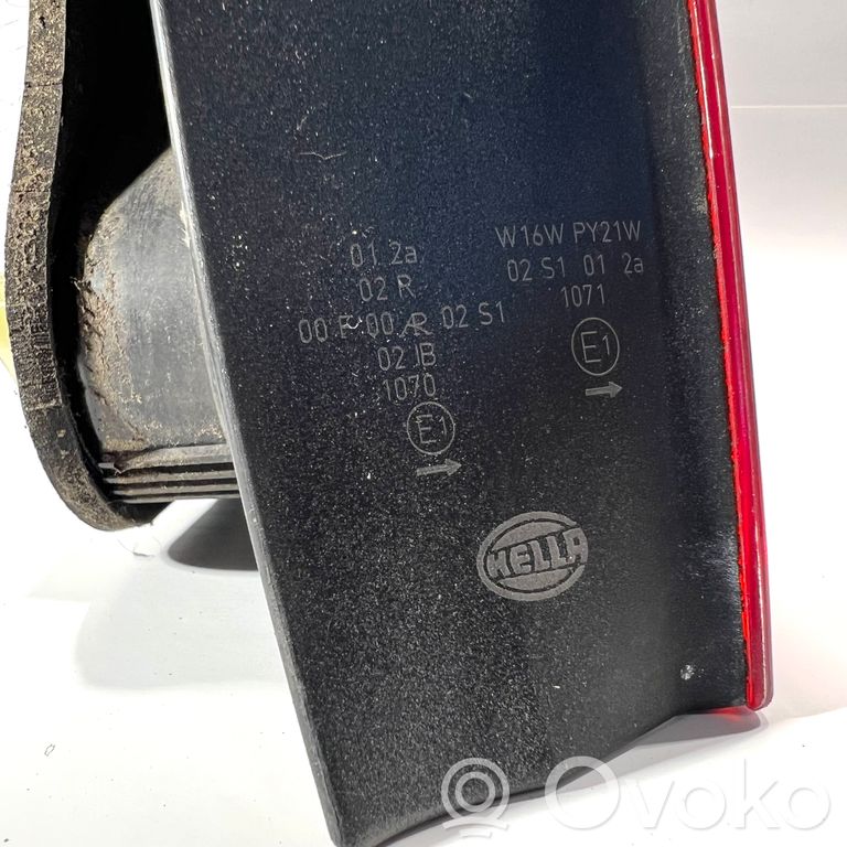 Aizmugurējais lukturis virsbūvē