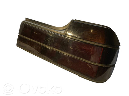 Aizmugurējais lukturis virsbūvē