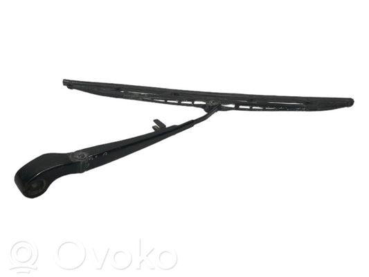 Rear window wiper arm