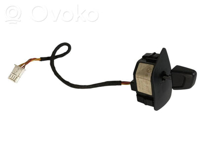 Stūres augstuma vadības slēdzis