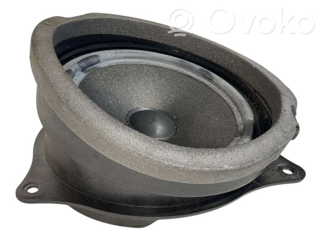 Speaker(s) in the rear door
