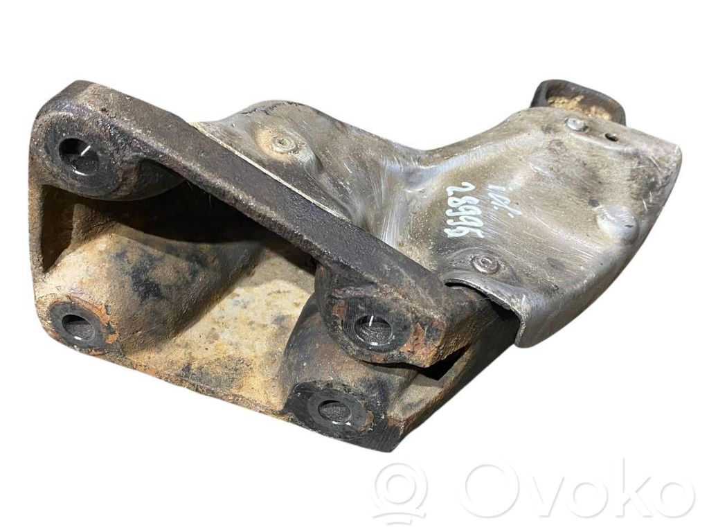 Dzinēja nostiprināšanas stiprinājums-kronšteins