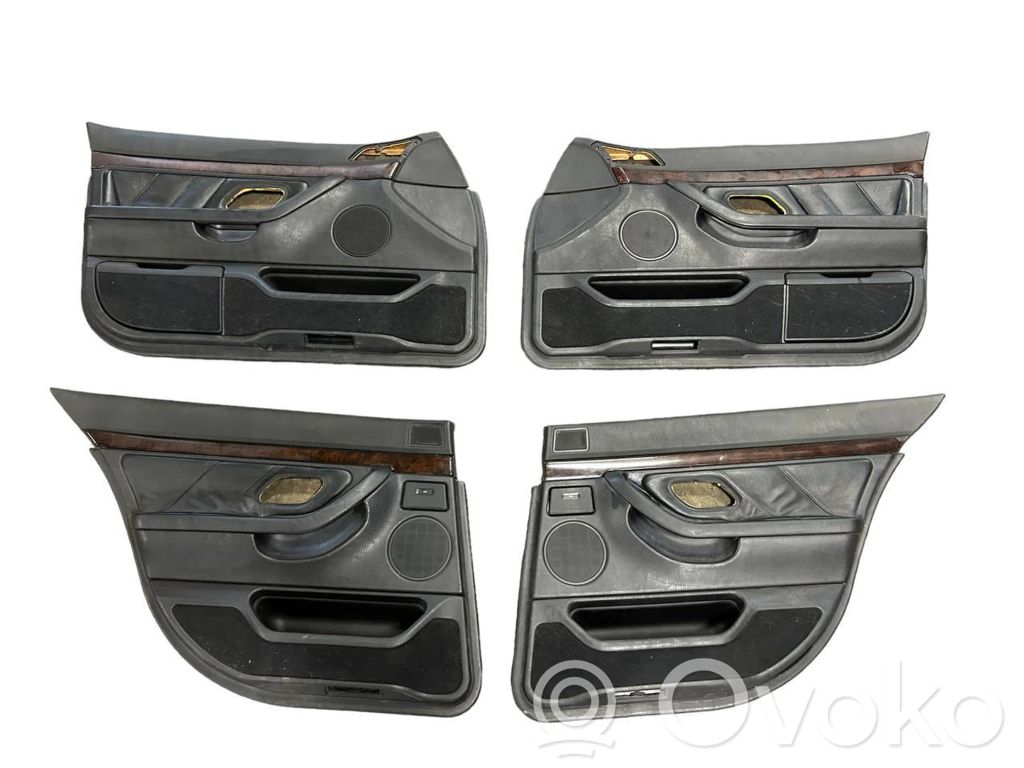 Priekšējo durvju apdare