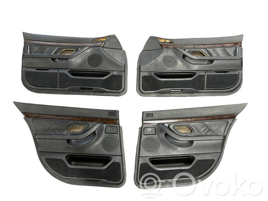 Priekšējo durvju apdare