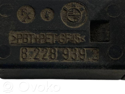 Degvielas tvertnes atvēršanas slēdzis