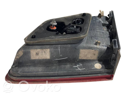 Aizmugurējais lukturis pārsegā