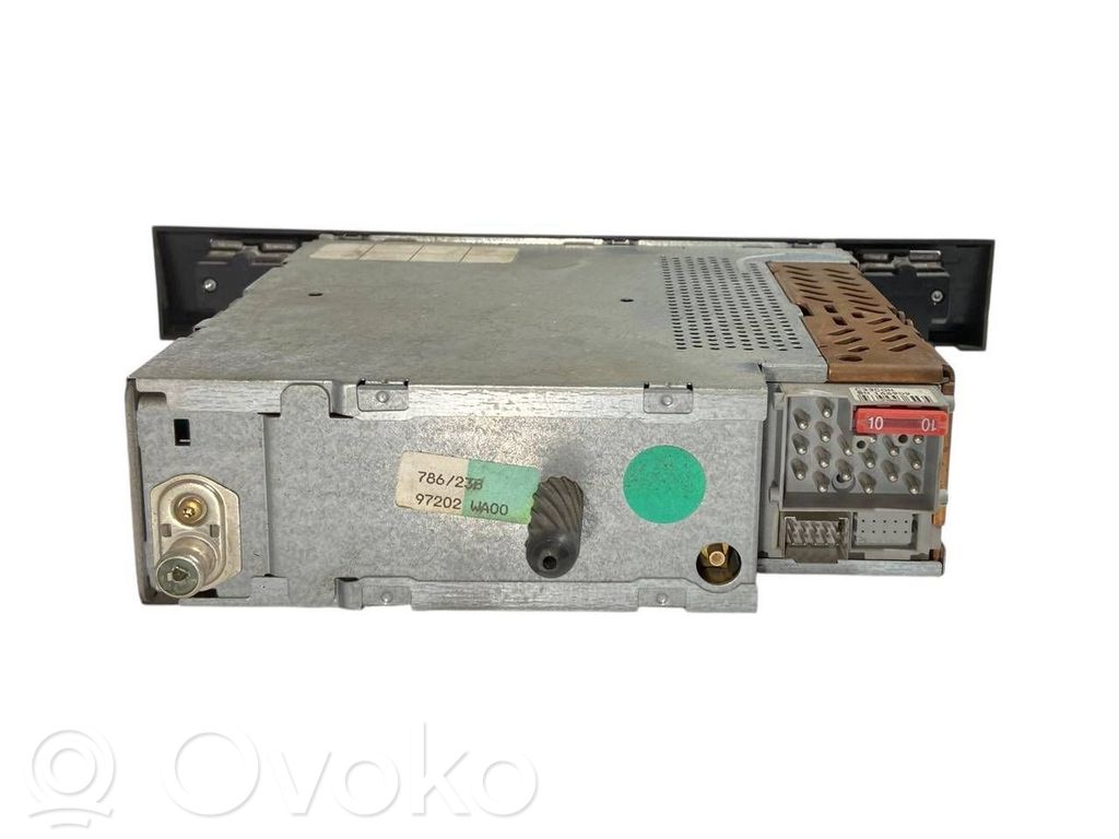 Radio / CD/DVD atskaņotājs / navigācija
