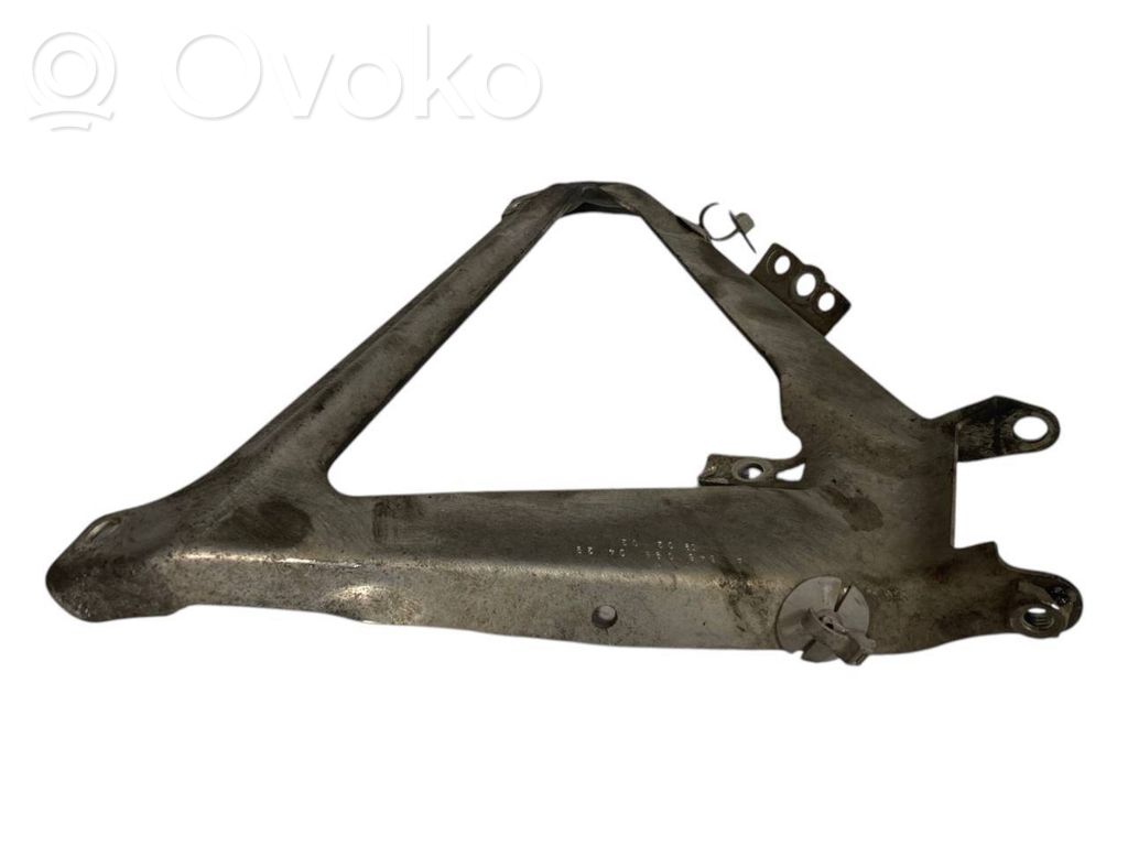Engine mounting bracket
