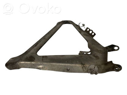 Engine mounting bracket